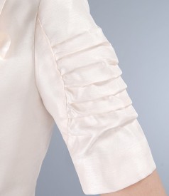 Cream jacket with satin effect and flower