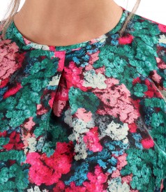 Satin blouse printed with floral motifs