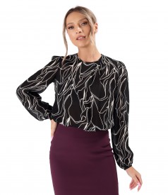 Elegant viscose blouse printed with geometric motifs