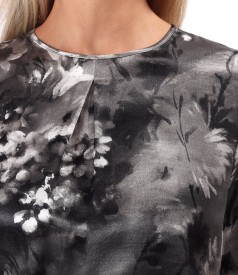 Elegant viscose satin blouse printed with floral motifs