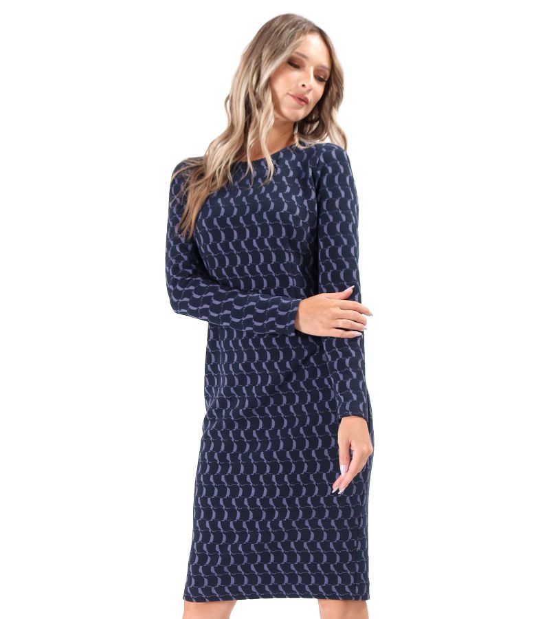 Elegant dress with long sleeves