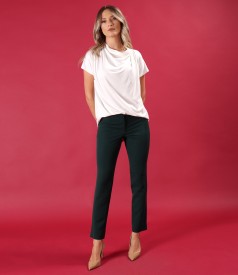 Elegant ankle pants made of elastic fabric with viscose