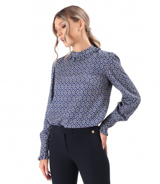 Elegant blouse with long sleeves made of printed viscose