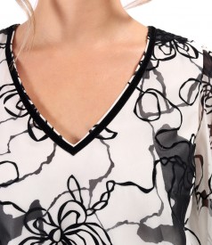 Veil blouse with floral motifs embroidered with velvet