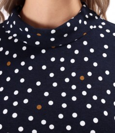 Elastic jersey blouse printed with polka dots