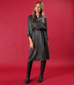 Midi dress made of viscose satin printed with geometric motifs