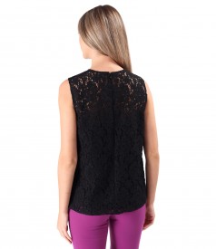 Elegant blouse made of lace and cotton with floral motifs