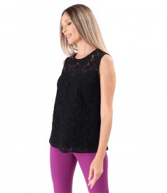 Elegant blouse made of lace and cotton with floral motifs