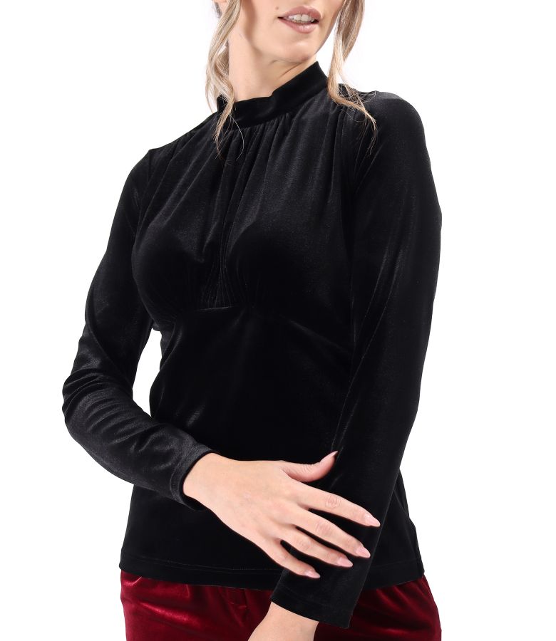 Blouse made of black elastic velvet