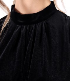 Blouse made of black elastic velvet