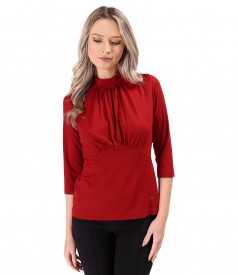 Elegant blouse made of jersey gathered at the neckline.