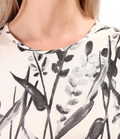 Elegant viscose blouse printed with floral motifs