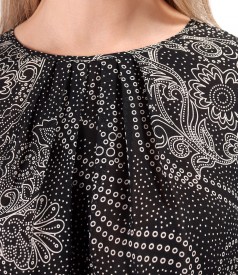 Pleated blouse in viscose printed with floral motifs